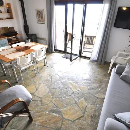 Zennova #43, Sky & Sea Apartman *